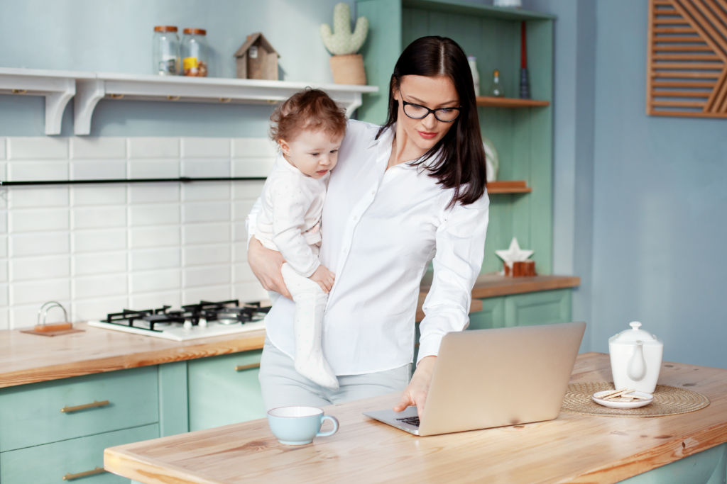 Working mom s. Миссия мамы в жизни ребенка.